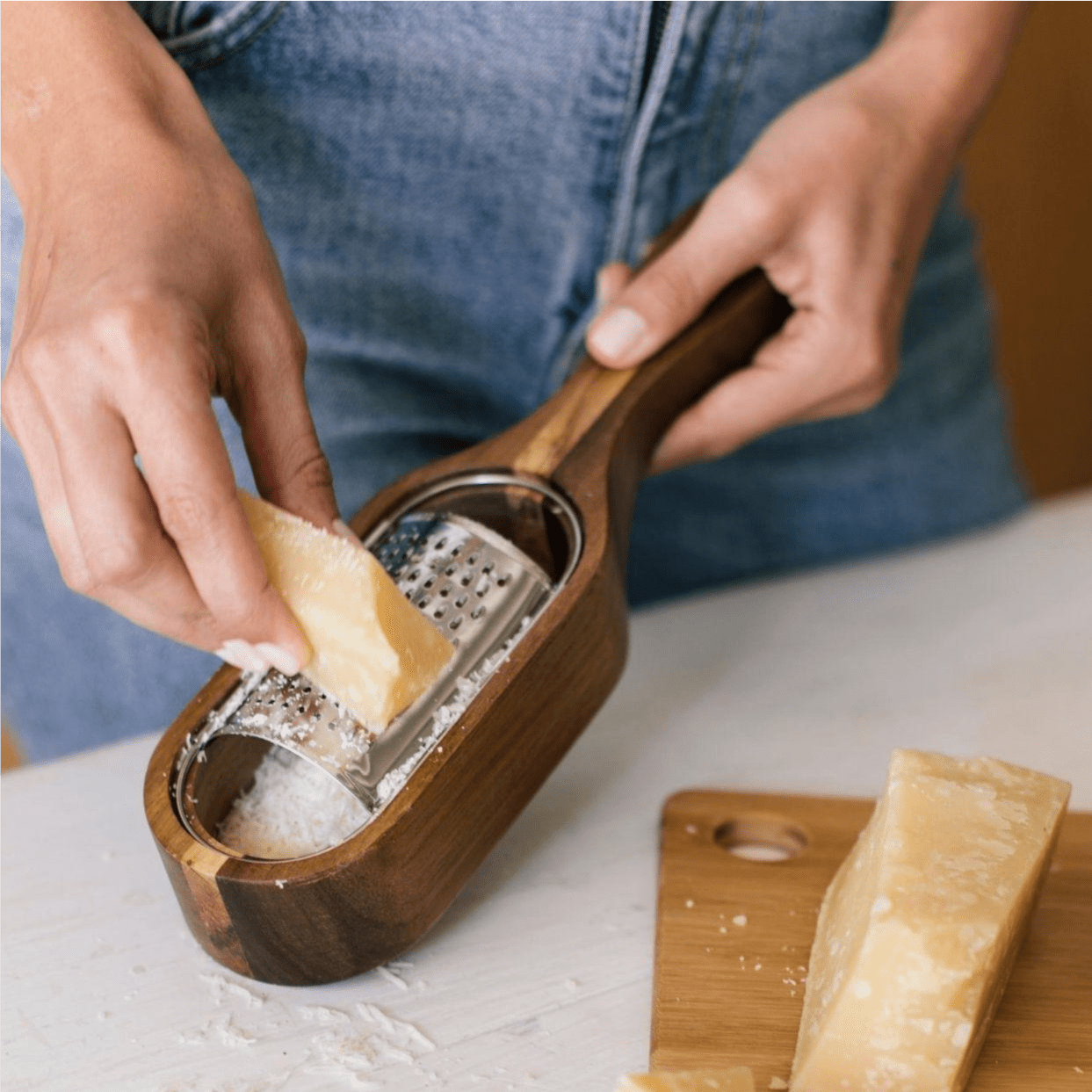 Râpe à fromage en acacia